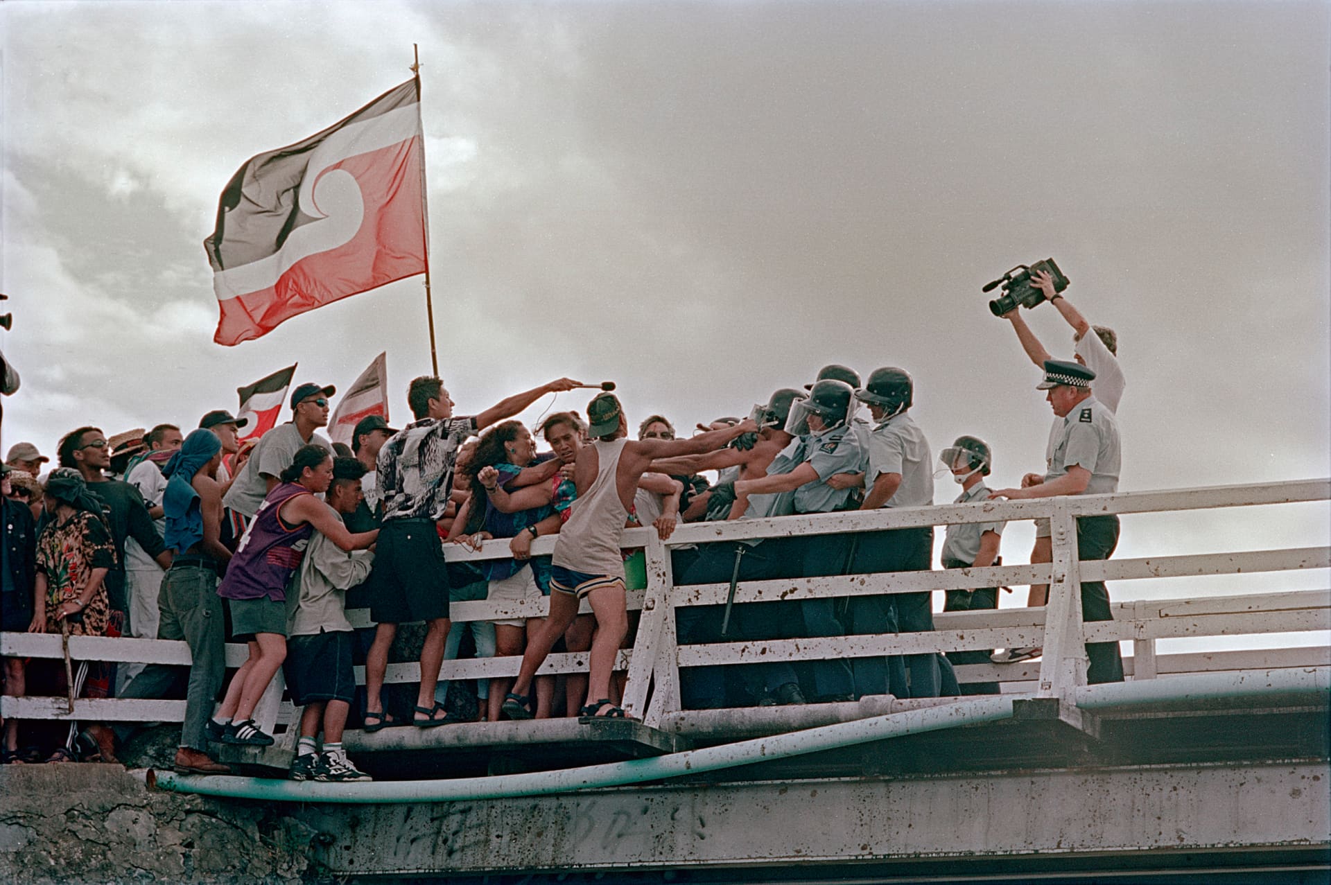 Protesters on Waitangi bridge 